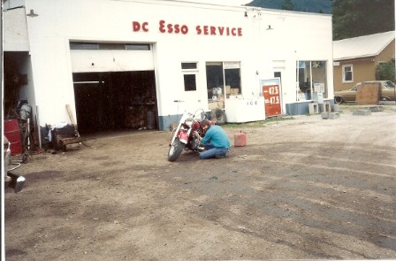 Welding gas tanks, roy mackey, 51 panhead